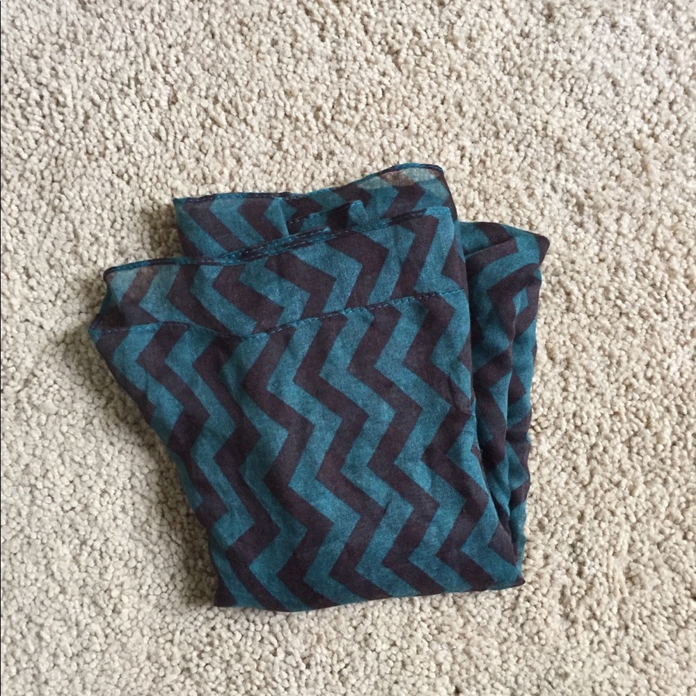 Zig-Zag patterned infinity scarf
